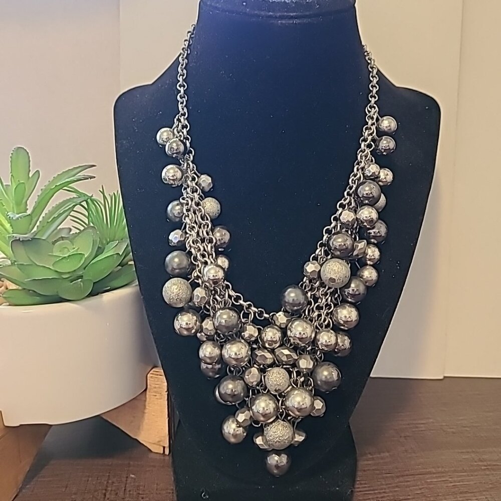 NY Brand Silver Tone Beaded Bib Necklace Ladies Vintage Pre-Owned Dressy Office